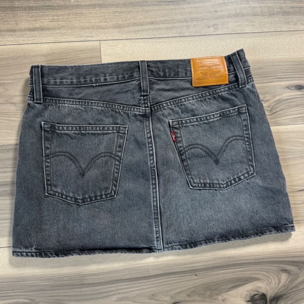 Levis Premium Icon Skirt Womens 29 Washed Black Denim Mini Skirt Button Fly